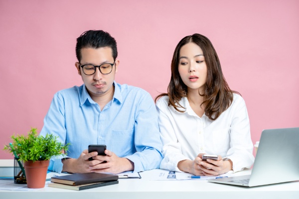 How to Check Boyfriend’s Text Messages for Free 2025?